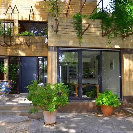 Roxane Near Avignon Semesterbostad